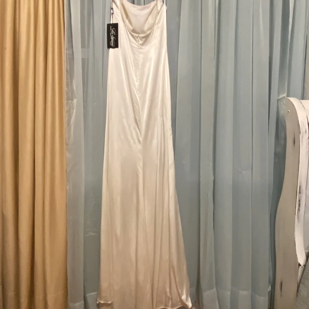 La Femme Dress Collection White Satin Column Gown with Slit  Size 2 - Picture 5 of 9